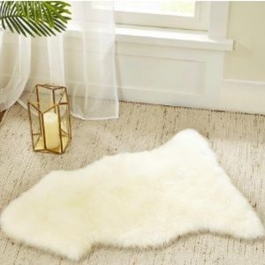 🌿NWT Sheepskin Rug
